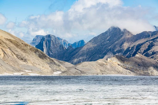 Landskap av smältande glaciär des Diablerets i schweiziska Alperna — Stockfoto