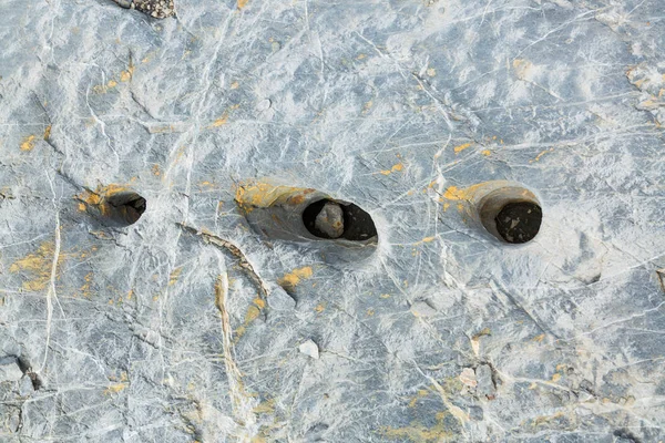 Surface de pierre post-glaciaire avec beaucoup de fissures et de trous — Photo