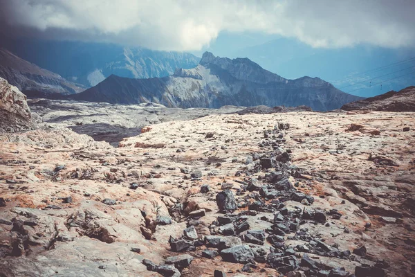 스위스 알프스에 짓 눌린 돌 postglacial 풍경 — 스톡 사진