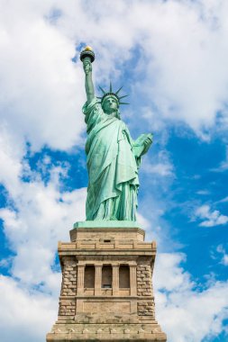 Özgürlük Heykeli New York 'taki Özgürlük Adası' nda.