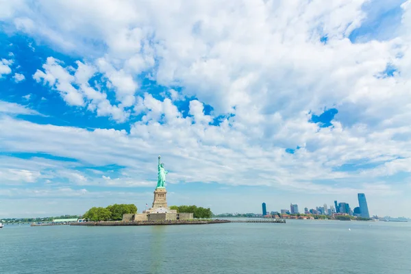 The Statue of Liberty on Liberty Island in New York — Stock Photo, Image