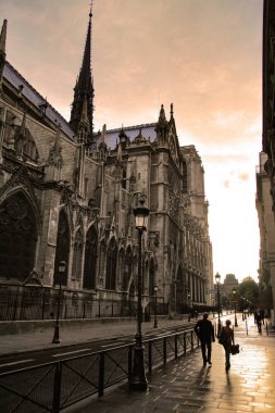 Notre-Dame de Paris Katedrali bina ve kule yangın öncesi, Paris
