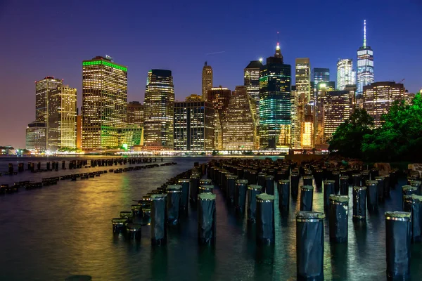 Bajo Manhattan por la noche en la ciudad de Nueva York — Foto de Stock