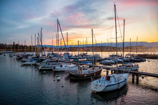 Barcos à vela no porto de Genebra — Fotografia de Stock
