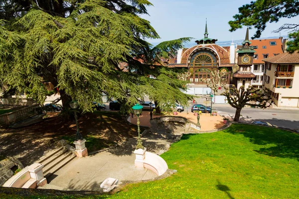 Historisches Jugendstil-Pumpenhaus für Mineralwasser in der Stadt Evian-les-Bains in Frankreich — Stockfoto