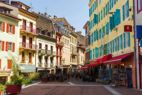 Gamla stadsbyggnader i Evian-les-Bains stad i Frankrike — Stockfoto