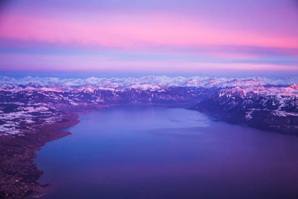 Panorama aérien du lac Léman et des Alpes au coucher du soleil, Suisse — Photo