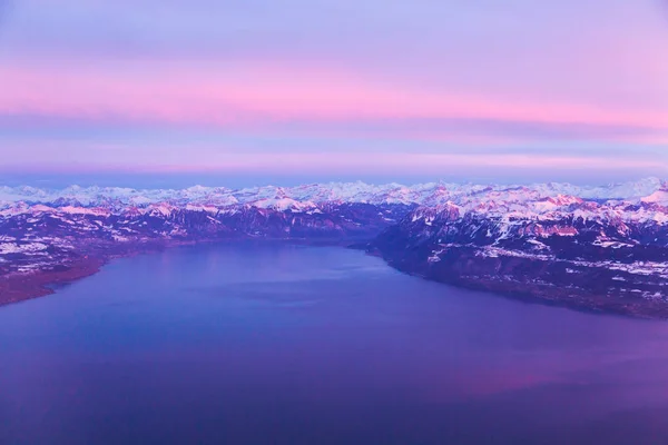 ジュネーブ湖とスイスアルプスの航空写真、スイス — ストック写真
