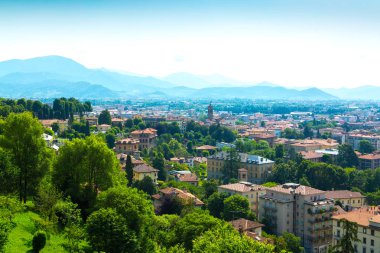 Citta Alta Old Town, İtalya'dan Bergamo şehir panoraması