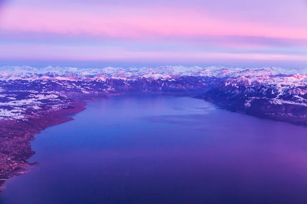飛行機から撮影したジュネーブ湖とスイスアルプス、スイス — ストック写真