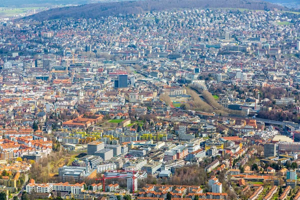 Panoramatický pohled z Curychu z Uetliberg mountain — Stock fotografie