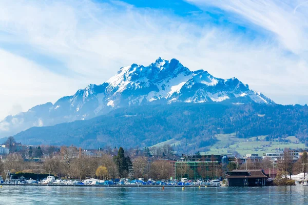 Veduta del Monte Pilato dal Lago di Lucerna, Svizzera — Foto Stock