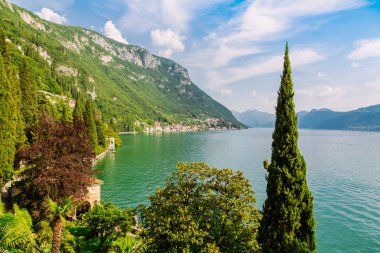 Lombardiya bölgesindeki Como Gölü'nün muhteşem manzarası, İtalya