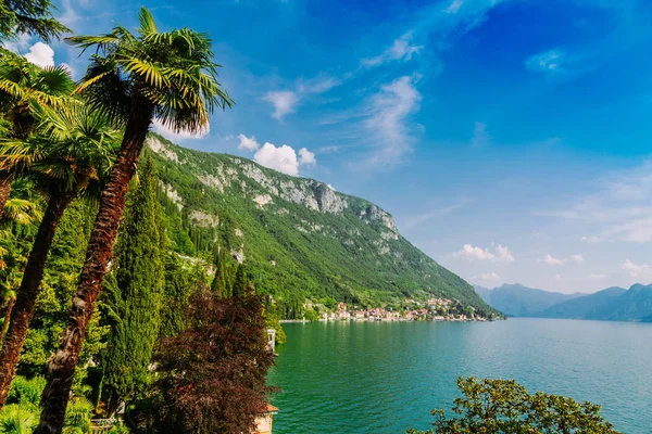 Úžasný pohled na jezero Como v oblasti Lombardie, Itálie — Stock fotografie