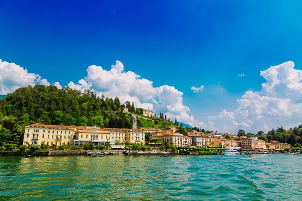 Bellagio cidade desde o Lago de Como, região da Lombardia, Itália — Fotografia de Stock