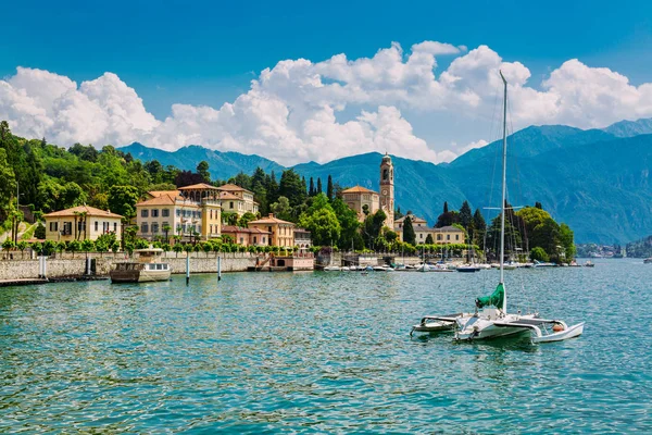 Riva del Lago di Como in Tremezzo Town, regione Lombardia, Italia — Foto Stock