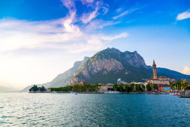 Lecco şehrinde Como Gölü kıyısı, Lombardiya bölgesi, İtalya