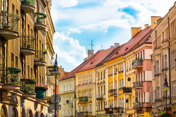 Rua da cidade velha na cidade de Kalisz, Polônia — Fotografia de Stock