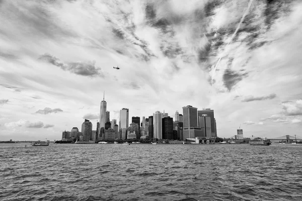 Vista del Bajo Manhattan desde el río Hudson en Nueva York — Foto de Stock