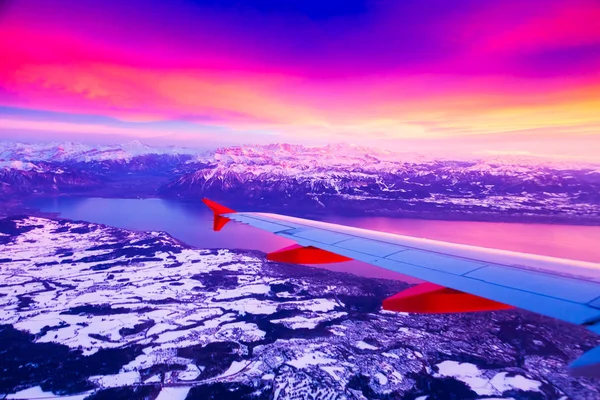 Amazing view from the airplane window during the sunset over mountains in Switzerland — Stock Photo, Image