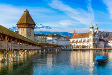 Kapellbrucke tarihi Şapel Köprüsü ve Lucern, İsviçre sahil simgeleri