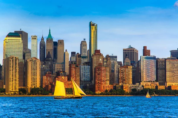 Panorama de Lower Manhattan e Hudson River retirados de Yersey City durante o pôr do sol, Nova Iorque — Fotografia de Stock