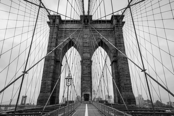 Brooklyn Bridge w czarno-białym odcienia, Nowy Jork Zdjęcia Stockowe bez tantiem