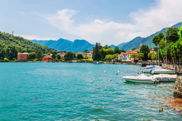 Lenno Town'daki Como Gölü Kıyısı, Lombardiya bölgesi, İtalya