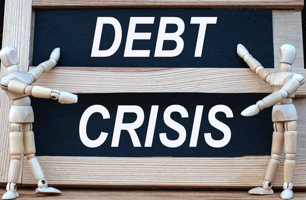 Palabras Debt Crisis Escritas Una Pizarra Negra Cerca Hay Dos — Foto de Stock