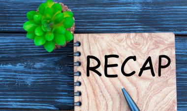 KOCAP - Kaktüslü güzel bir karanlık arka plan hakkında kelime. İş konsepti