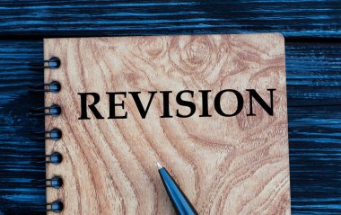 REVISION - Kaktüs ile güzel bir karanlık arka plan hakkında kelime. İş konsepti