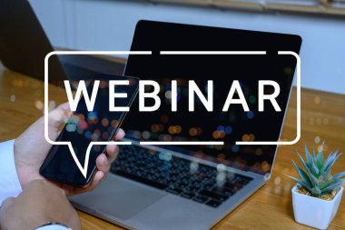 İş adamı ve ekip Webinar E-business Browsing Connection ve online online teknoloji web yayını konsepti, iş konsepti.