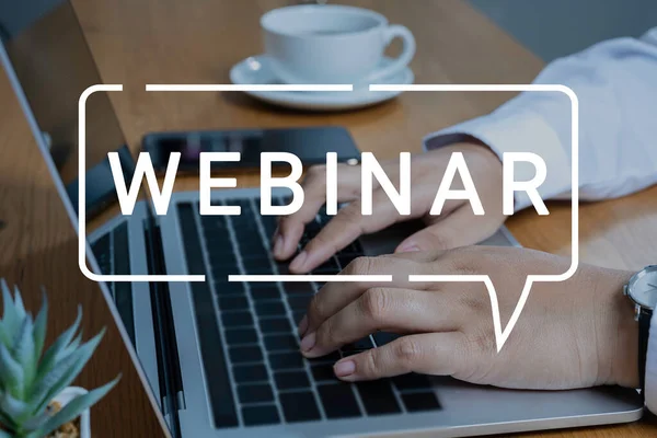 İş adamı ve ekip Webinar E-business Browsing Connection ve online online teknoloji web yayını konsepti, iş konsepti.