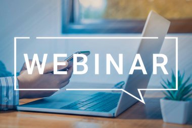 İş adamı ve ekip Webinar E-business Browsing Connection ve online online teknoloji web yayını konsepti, iş konsepti