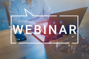 İş adamı ve ekip Webinar E-business Browsing Connection ve online online teknoloji web yayını konsepti, iş konsepti