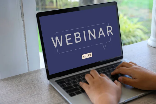 Persoon Die Een Laptop Gebruikt Voor Online Trainingswebinars Learning Browsen — Stockfoto