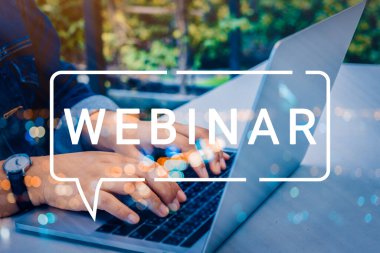 İş adamı ve ekip Webinar E-business Browsing Connection ve online online teknoloji web yayını konsepti, iş konsepti.