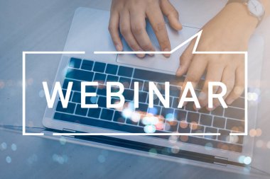 İş adamı ve ekip Webinar E-business Browsing Connection ve online online teknoloji web yayını konsepti, iş konsepti.