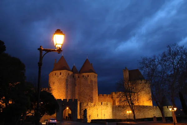 Las Murallas Ciudad Medieval Carcassone Por Noche Con Una Linterna — Foto de Stock