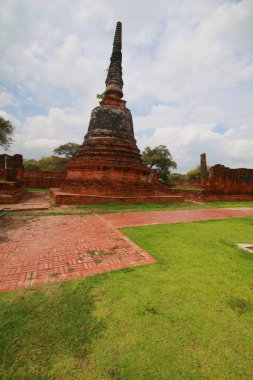 Tayland 'daki Ayutthaya antik imparatorluk şehrindeki tapınaklar.
