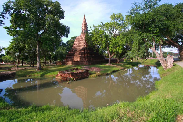 Ett Tempel Som Speglas Damm Den Kejserliga Staden Attuhyana Thailand — Stockfoto