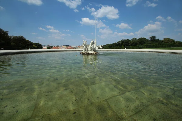 Une Grande Fontaine Dans Les Jardins Château Schoonbrun Vienne Autriche — Photo