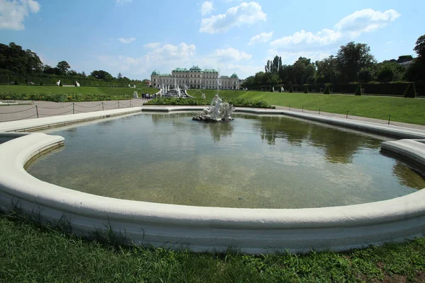 Une Fontaine Dans Les Jardins Château Shoonbrun Vienne Autriche — Photo