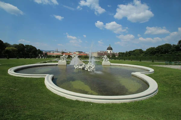 Une Fontaine Dans Les Jardins Château Shoonbrun Vienne Autriche — Photo