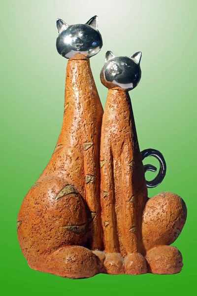 Una Antigua Estatuilla Que Representa Dos Gatos Hecha Con Terracota —  Fotos de Stock