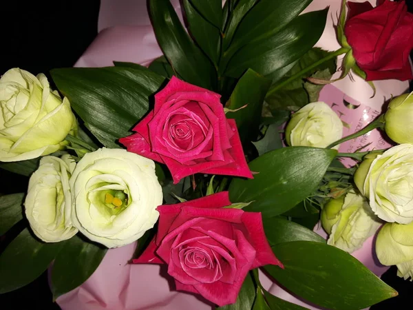 Bouquet Lumineux Roses Colorées Pour Les Vacances — Photo