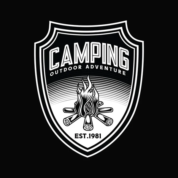 Camping Och Vandring Logo Design Äventyrsliv Tält Outdoor Vector — Stock vektor