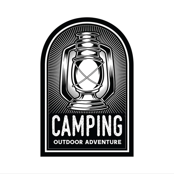 キャンプやハイキングのロゴデザイン アドベンチャーライフ テント屋外ベクトル — ストックベクタ