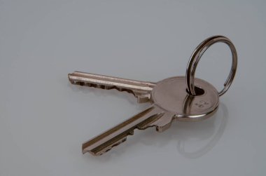 Metal tuşların telif alanı ve beyaz arkaplan ile yakınlaştırılması