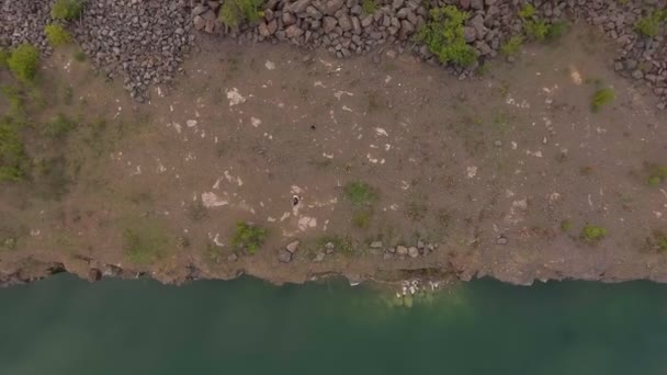 Lago en vista aérea — Vídeos de Stock